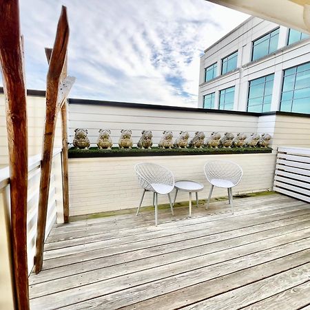 The Hive 202 King With Balcony Hotel Wilmington Exterior photo